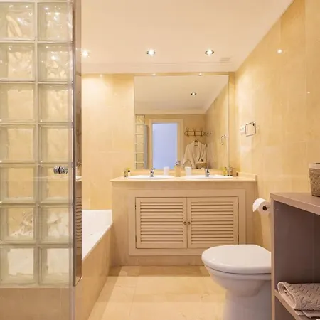 Charming In Aloha Hill Club With Pools & Apartment Marbella