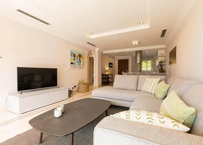 Charming In Aloha Hill Club With Pools & Marbella