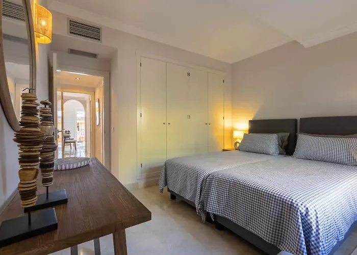 Charming In Aloha Hill Club With Pools & Apartment Marbella