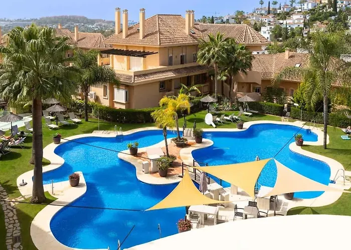 Charming In Aloha Hill Club With Pools & Marbella