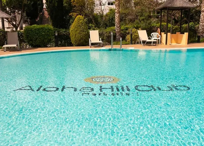 Апартаменти Charming In Aloha Hill Club With Pools & Марбелья